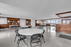 Dining - Bluewater Resort 1106 (Myrtle Beach)