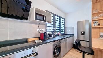 Refrigerador, microondas, horno y lavavajillas