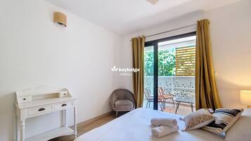 1 habitación, tabla de planchar con plancha, wifi gratis y ropa de cama