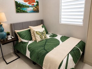 3 bedrooms, iron/ironing board, WiFi, bed sheets