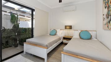 2 bedrooms, iron/ironing board, travel cot, Internet