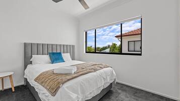 2 bedrooms, iron/ironing board, WiFi, bed sheets