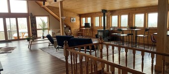 Charming barn loft - all amenities on  60 acre farm in the White Mountains of NH