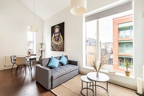 TV - Stylish Camden Flat Near Markets & Tube (London)