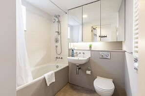 Hair dryer, towels - Stylish Camden Flat Near Markets & Tube (London)