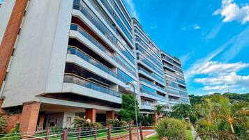 Basic Apartment | Exterior