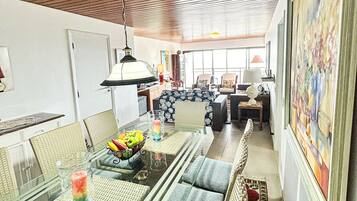 Basic Apartment | Dining