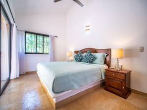 3 chambres, coffre-fort, fer et planche à repasser