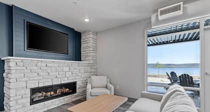 Condo with stunning views of Lake Pepin Unit 102