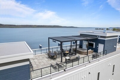 Condo with stunning views of Lake Pepin Unit 102