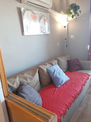 TV, books - Apartment in Internacional 2 SALOU (Salou)