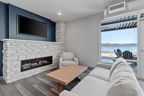 Smart TV, fireplace