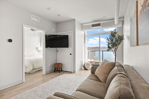 Condo with stunning views of Lake Pepin - Unit 203
