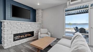 Smart TV, fireplace