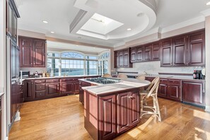 Fridge, microwave, oven, stovetop - Luxurious house near Cornell campus with lake views and incredible sunsets. (Ithaca)