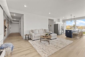 Una Smart TV, una chimenea