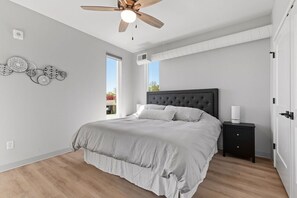 2 bedrooms, iron/ironing board, free WiFi, bed sheets