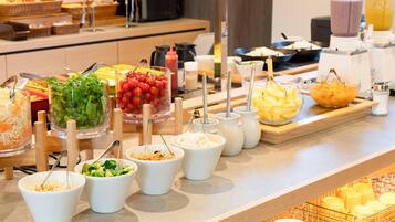 Free daily buffet breakfast