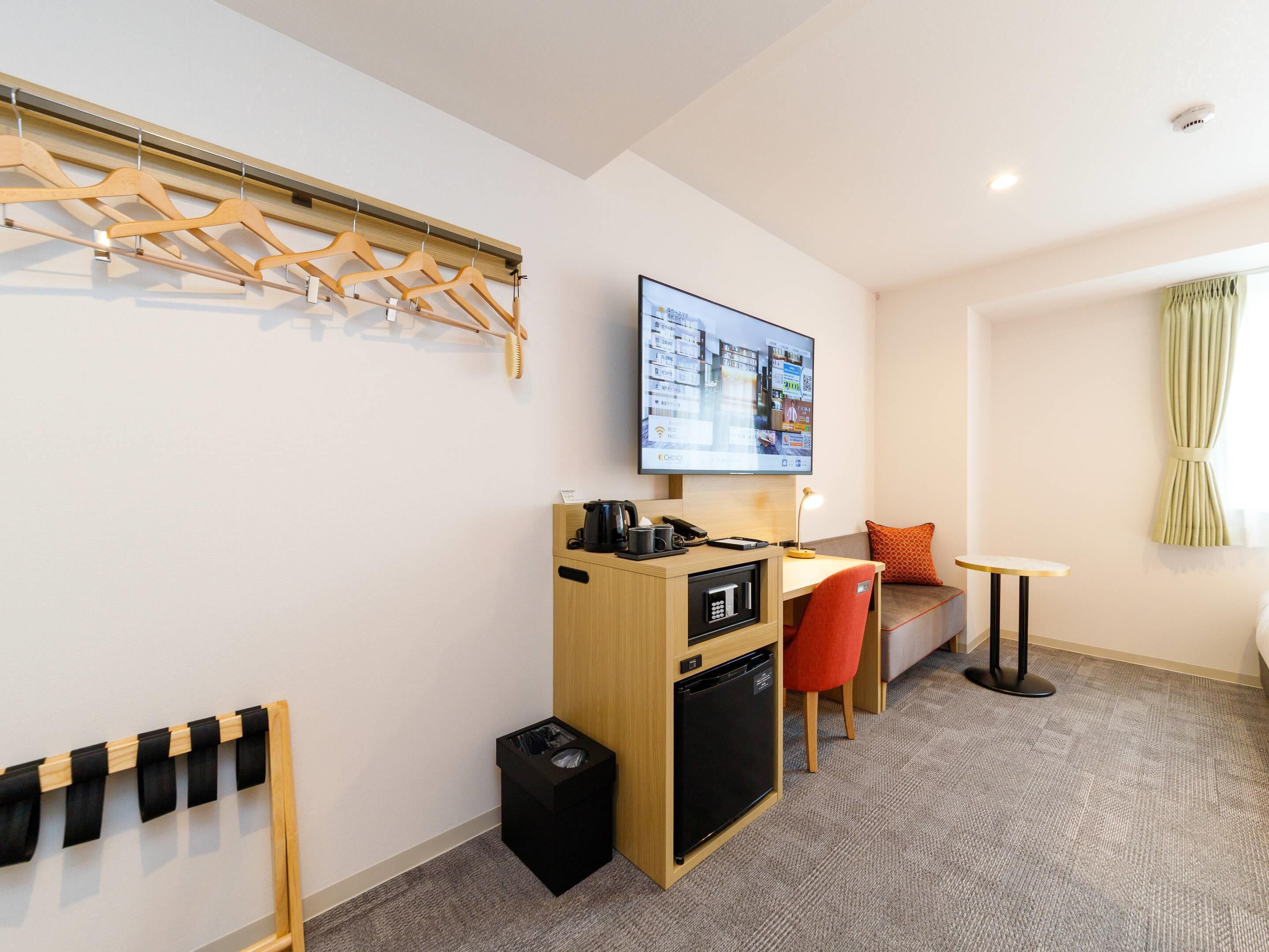スタンダード ルーム シングルベッド 2 台 禁煙 | 高級寝具、ノートパソコン用作業スペース、WiFi (無料)、ベッドシーツ
