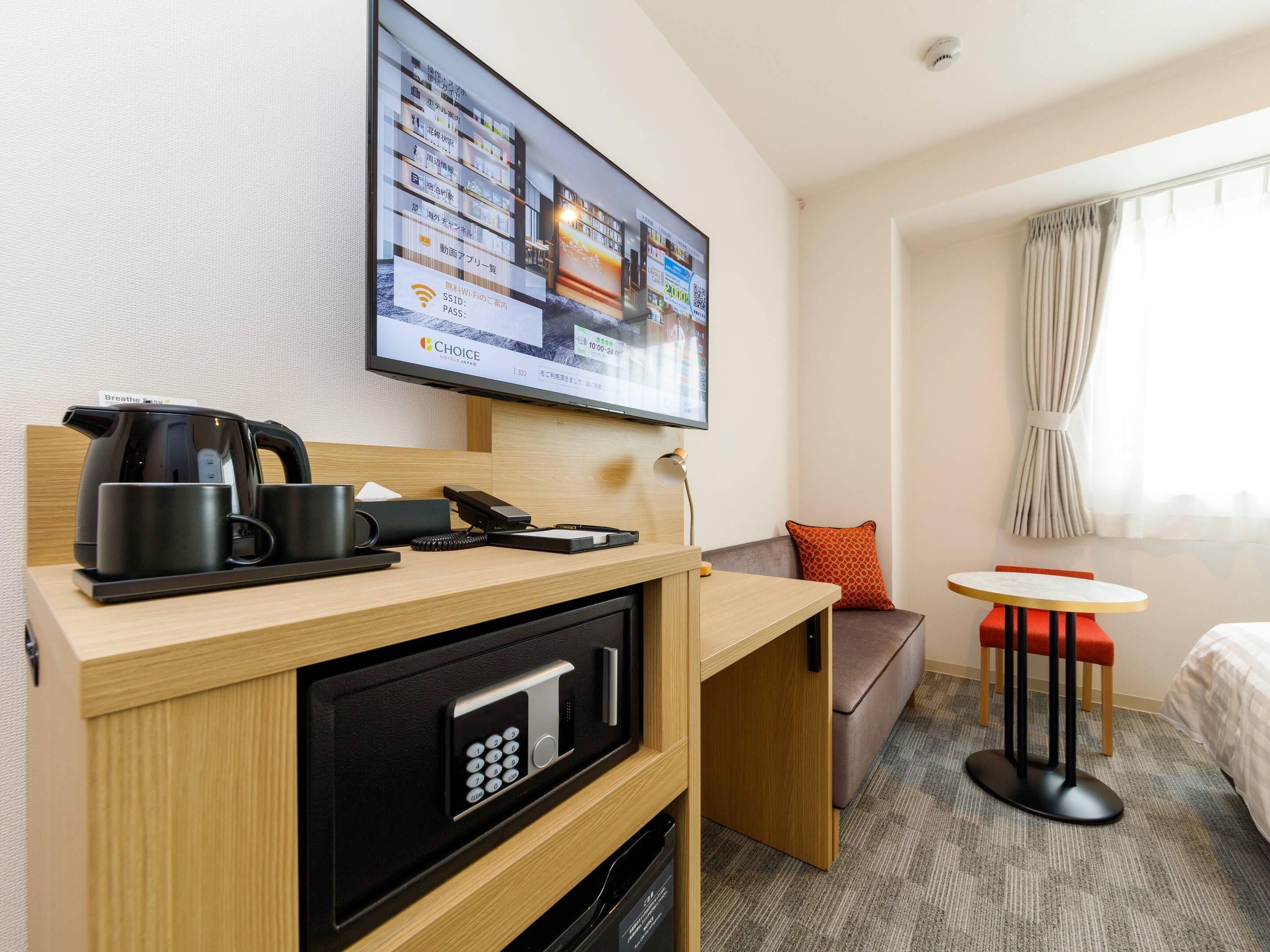 Standard Room, 1 Queen Bed, Non Smoking | Premium bedding, laptop workspace, free WiFi, bed sheets