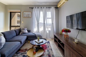 TV - Luxury Apartments West Point Sandton (Sandton)