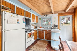 Frigorifero, microonde, forno, macchina per tè/caffè