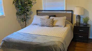 2 bedrooms, iron/ironing board, WiFi, bed sheets