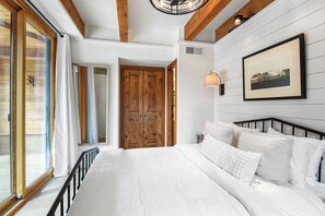 2 bedrooms, WiFi, bed sheets - Gold Bend Bliss | Short Drive to Beaches & Golfing (Truckee)