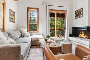 TV, fireplace - Gold Bend Bliss | Short Drive to Beaches & Golfing (Truckee)