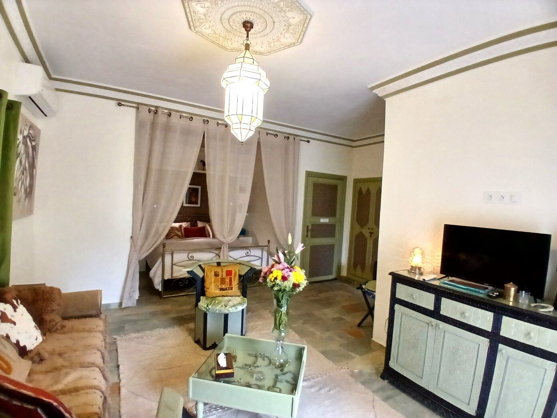 Dobbeltrom – executive, hageutsikt | Sengetøy av topp kvalitet, senger med overmadrass og safe på rommet