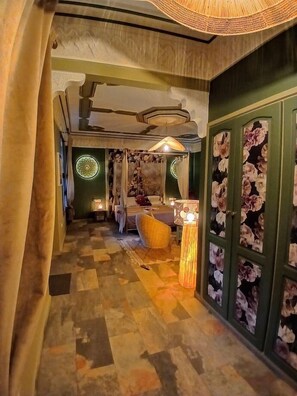 Romantic Double Room | Premium bedding, pillowtop beds, in-room safe, individually decorated - DAR HISANE (Oulad Hassoune)