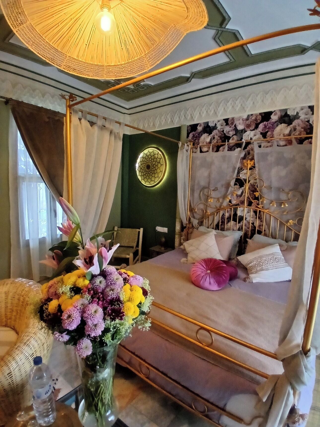 Romantisk dobbeltrom | Sengetøy av topp kvalitet, senger med overmadrass og safe på rommet