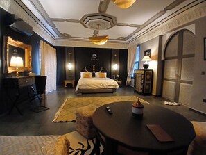 特色雙人房 | 高級寢具、舒適加層、客房內保險箱、獨特裝潢