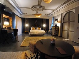 Quarto casal com design assinado | Roupas de cama premium, camas com colchões pillow-top