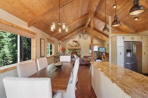 Dining - Luxury Tahoe Chalet | Minutes to Dining (Tahoe Vista)