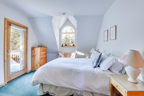 3 bedrooms, WiFi, bed sheets - McKinney Estate w/ Roof Deck | Beach & Hike! (Tahoma)