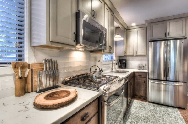 Fridge, microwave, oven, stovetop