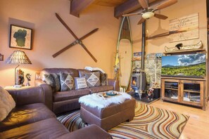 Fernseher, Kamin, DVD-Player