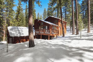 Exterior - Northstar Treehouse – Chic 4BR House | Forest view in Northstar Ski Resort (Truckee)