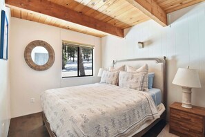 4 habitaciones, tabla de planchar con plancha, wifi y ropa de cama