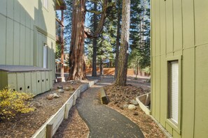 Property grounds - Regency Retreat – Studio for 2! (Tahoe Vista)