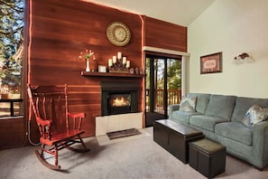 TV, fireplace - Regency Retreat – Studio for 2! (Tahoe Vista)