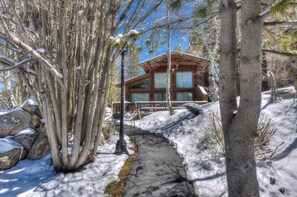 Property grounds - Ridge Court Barrel | Relax in Private Hot Tub (Olympic Valley)