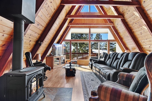 TV, fireplace, DVD player - Beautiful Mountain Getaway (Kings Beach)