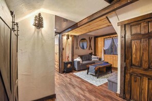 TV, fireplace, DVD player - Tahoe Pines Cabin (Homewood)