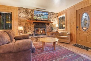 TV, fireplace, DVD player - Tahoe Pines Cabin (Homewood)
