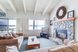 TV, fireplace - Waters Edge Vista | HOA Pool & Pier Access (Tahoma)