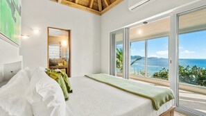 3 makuuhuonetta, tallelokero huoneessa, työpöytä, silitysrauta/-lauta