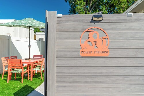  Peachy Paradise Tiny home getaway near Raymond James & Downtown Tampa