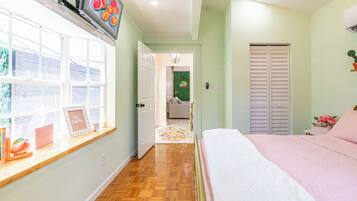 1 habitación, tabla de planchar con plancha, wifi gratis y ropa de cama